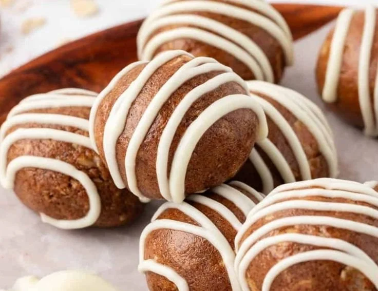 Healthy cinnamon roll protein balls for a nutritious snack