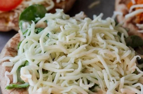 The Easiest Pita Pizzas